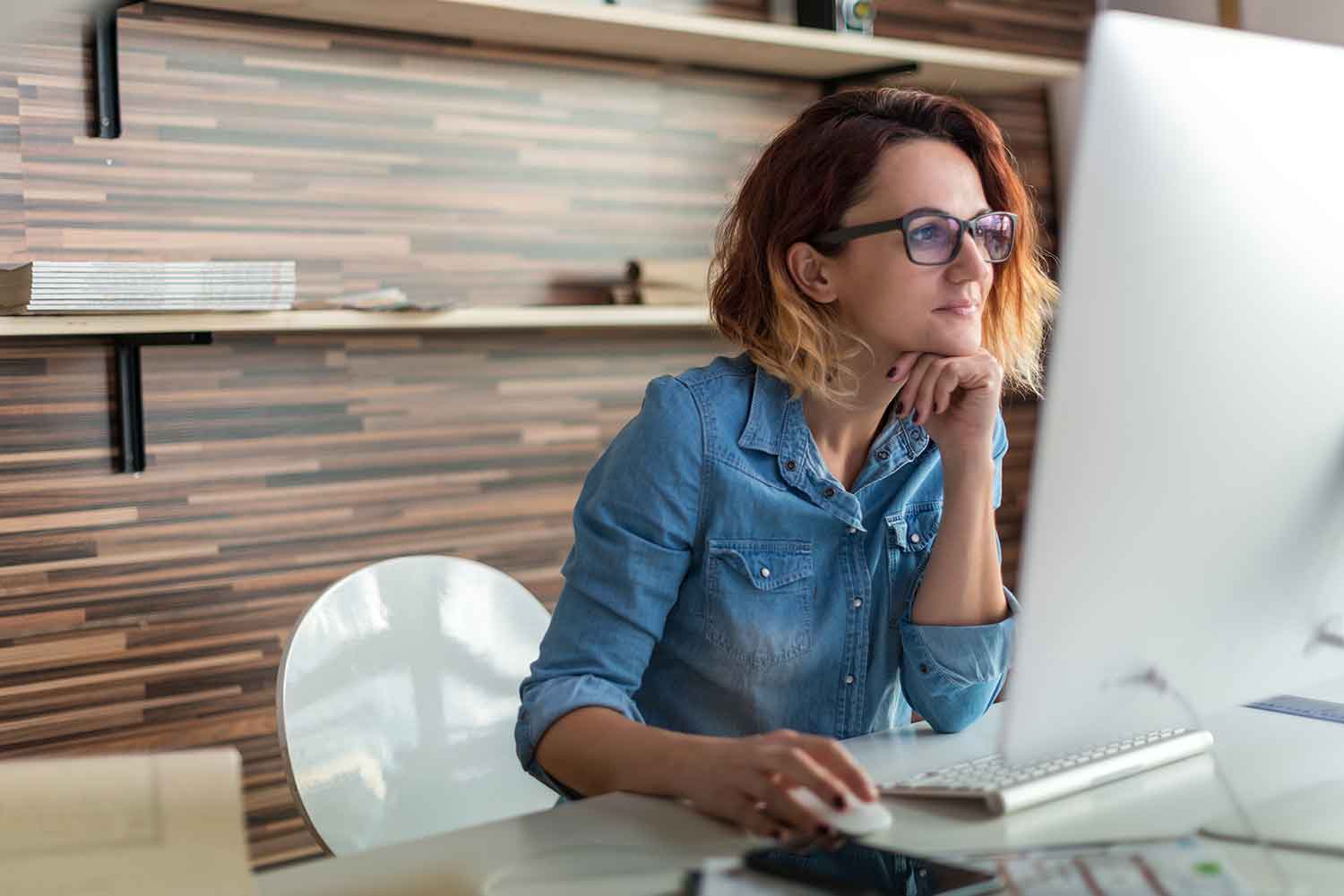 Stock Banner 17 Woman Computer Thumbnail